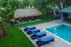 Villa Tropical - Your private Miami Resort with a heated pool